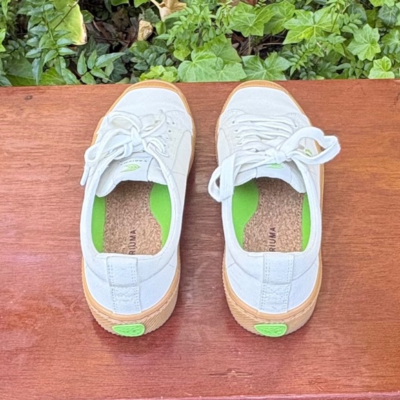 Cariuma OCA Off-white Canvas Sneakers - Picture 2 of 5